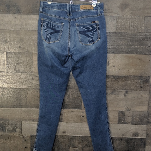 Seven7 High Rise Skinny - Picture 3 of 7